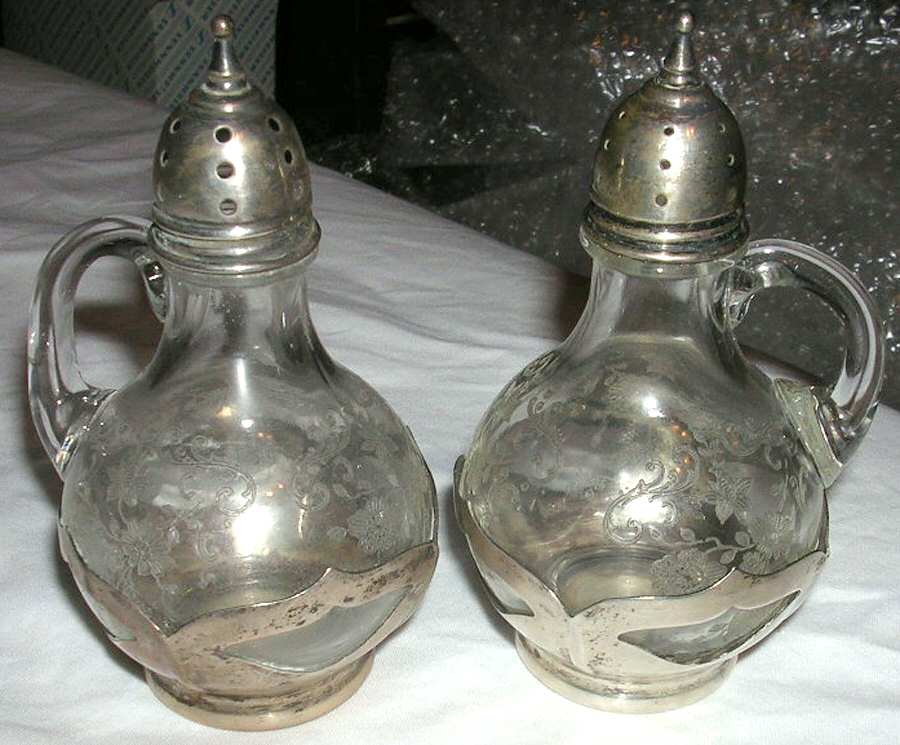 Chantilly Farberware Shaker Set by Cambridge-1