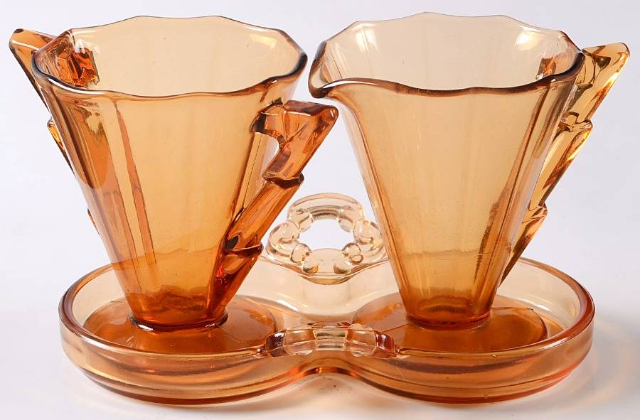 Decagon Amber Individual Creamer, Sugar and Tray Set by Cambridge-1