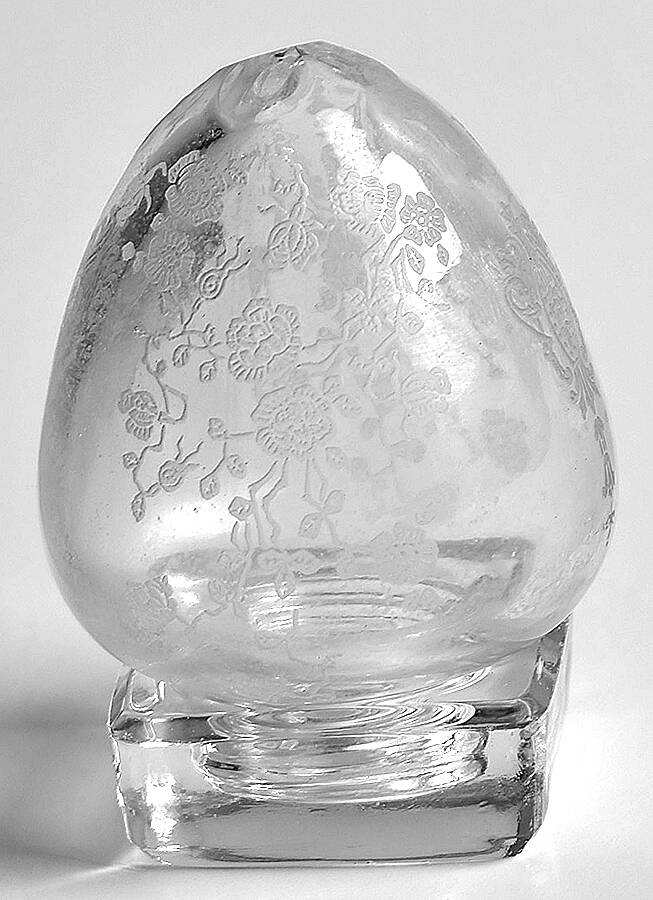 Rose Point Clear Shaker with Glass Lid/Base by Cambridge-1