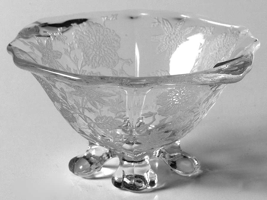 Wildflower Clear 3400 4 Toed Nut Cup by Cambridge-1