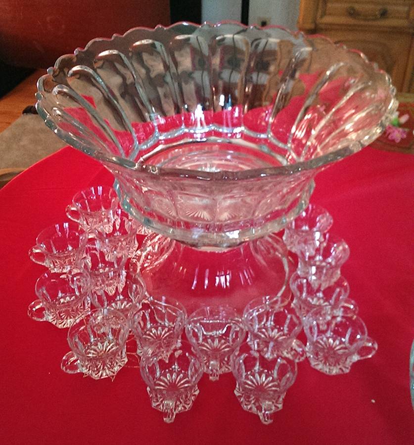 Colonial Punch Bowl with Stand by Cambridge-1