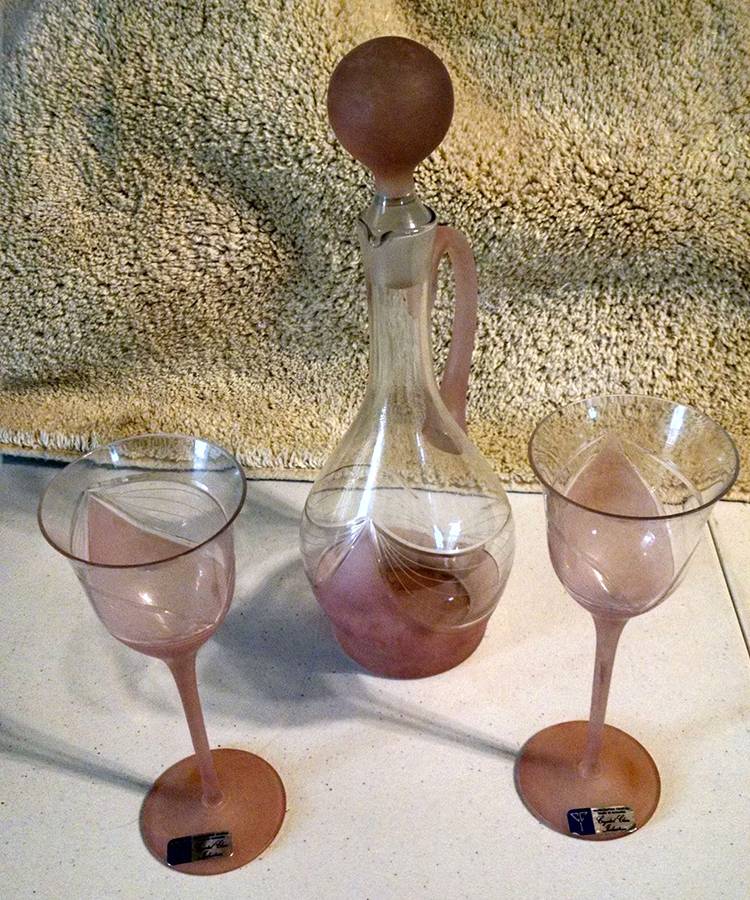 Melinda Pink (Frosted) Wine Decanter & Stopper by Crystal Clear Industries-1