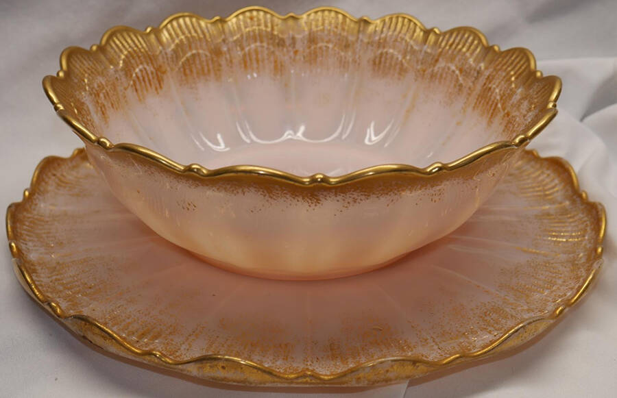 Seashell Crown Tuscan Salad Bowl with Underplate by Cambridge-1