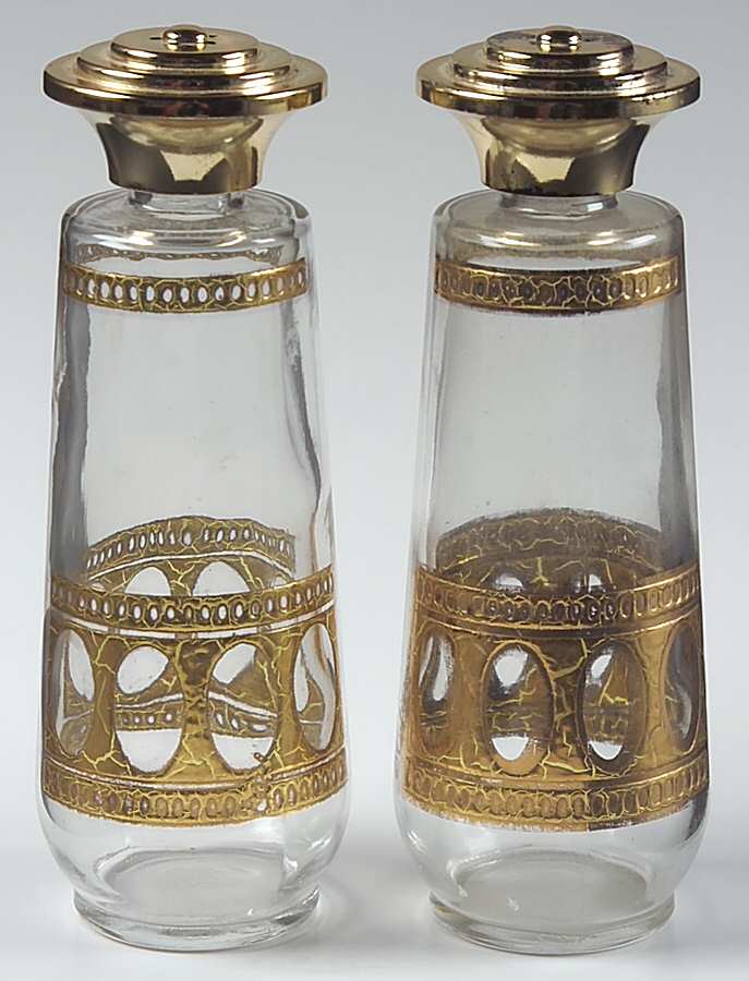 Antigua Shaker Set & Plastic Lids by Culver-1