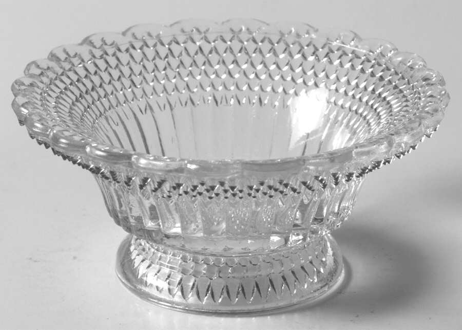 Dewdrop with Star Footed Sauce Dish by Campbell Jones-1