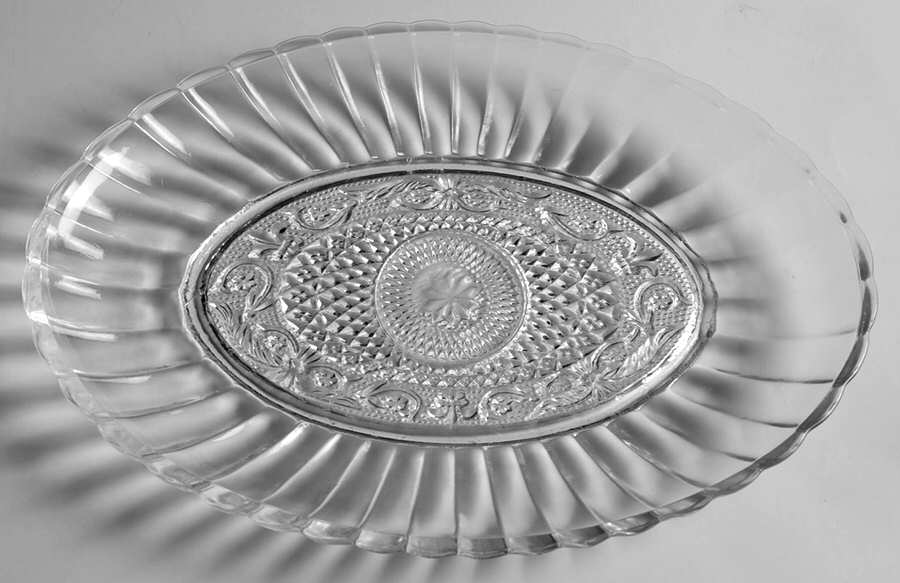 Trellis 10" Oval Platter by Crystal Clear Industries-1