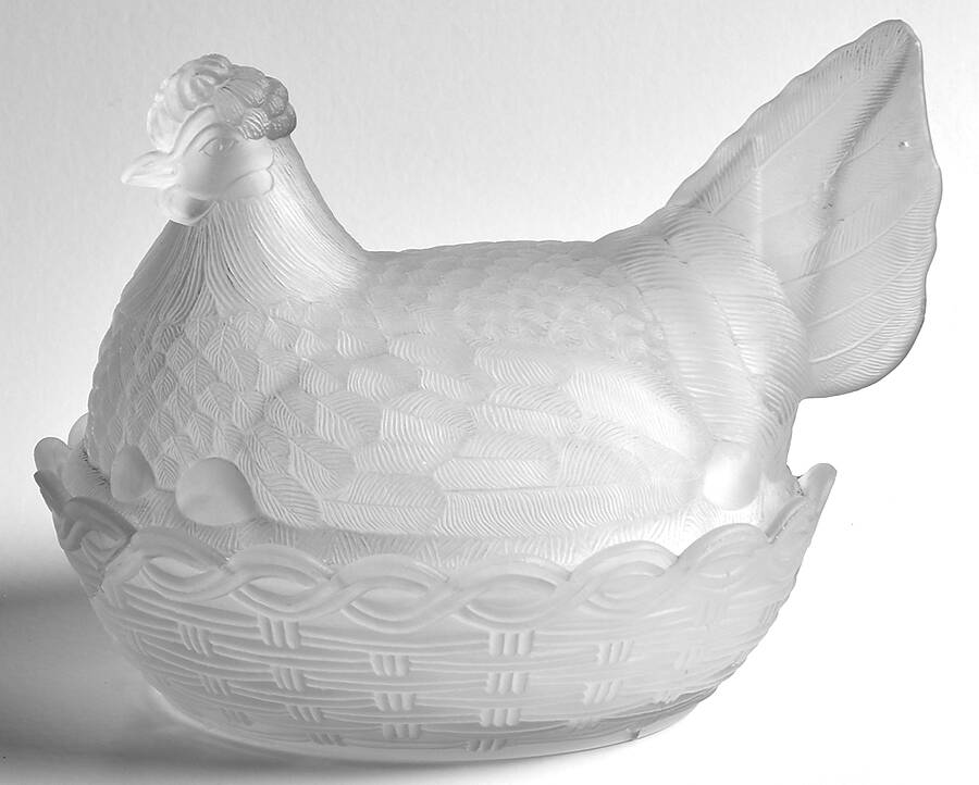 Animals & Figurines 8 Inch Hen on Nest by Central Glass Compan-1