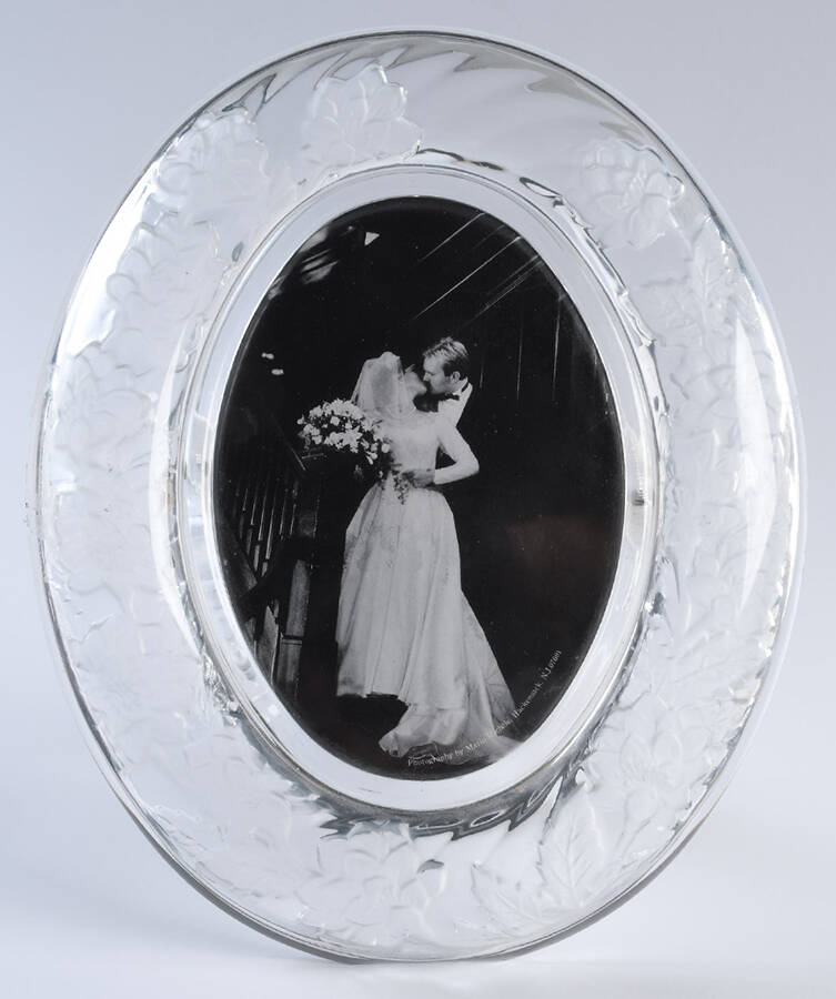Chrysanthemum Oval Picture Frame by Crystal Clear Industries-1