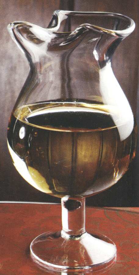 CF16 44 Oz Footed Open Decanter by Casafina-1