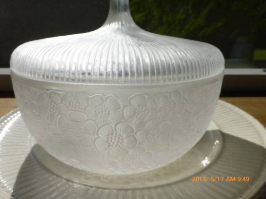 Eglantines Candy Box & Lid by Lalique-1