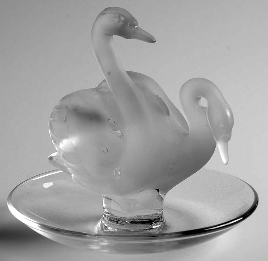 Deux Cygnes Round Pin Tray by Lalique-1
