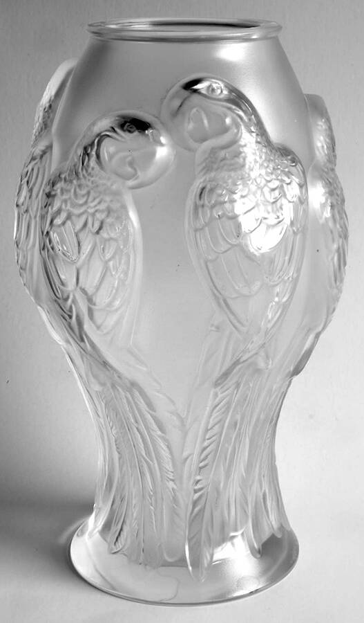 Ara 9" Flower Vase by Lalique-1