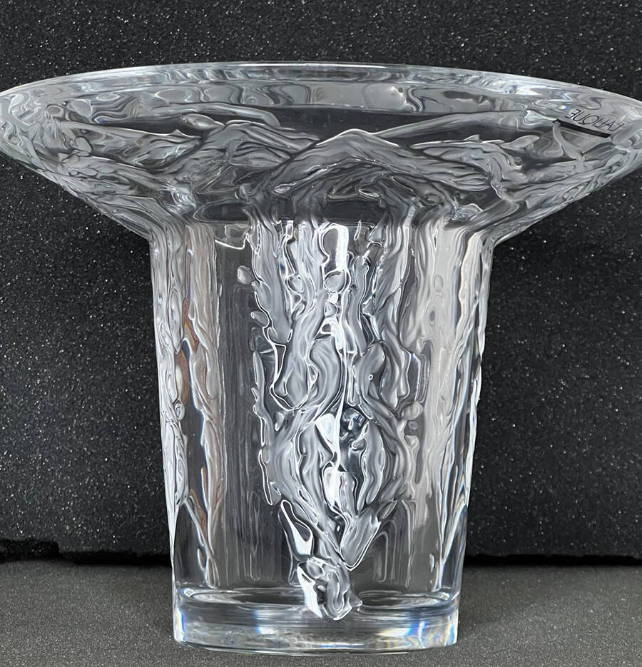 Brambles 7" Flower Vase by Lalique-1