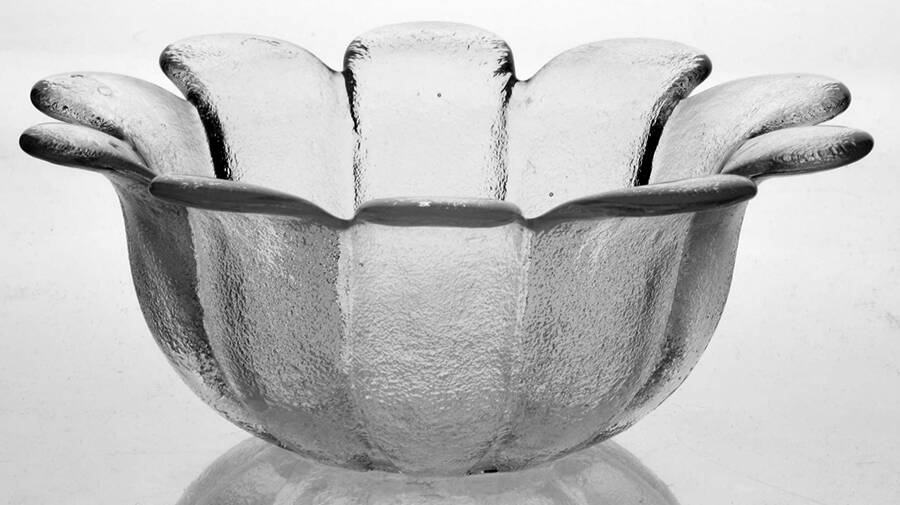 Daisy Round Bowl by Dartington-1