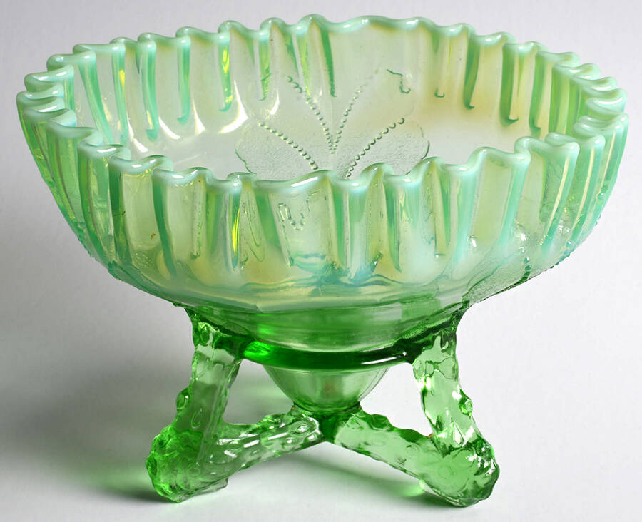 Winter Cabbage Green (Opalescent) 3-Toed Round Crimped Bowl by Dugan-1