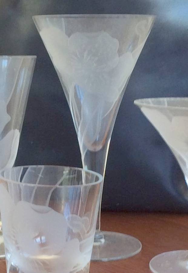 DTC18 Wine Glass by Dorothy Thorpe-1