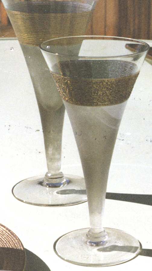 DTC22 Wine Glass by Dorothy Thorpe-1