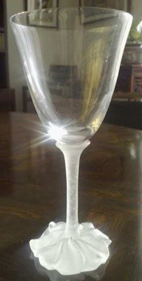 Bouton de Rose Red Wine by Daum-1