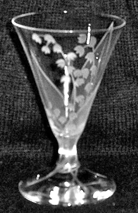 DTC26 Wine Glass by Dorothy Thorpe-1