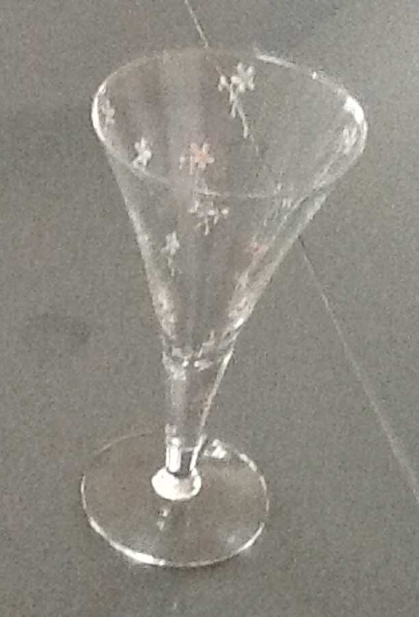 DTC27 Wine Glass by Dorothy Thorpe-1