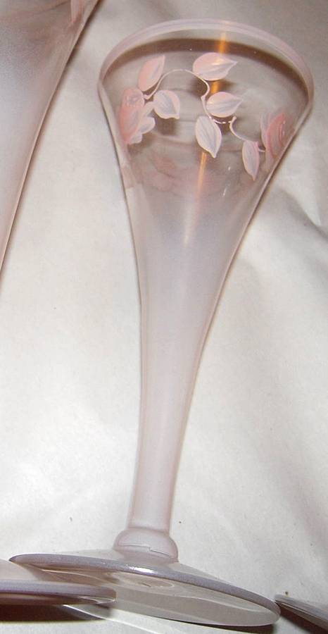 DTC35 Wine Glass by Dorothy Thorpe-1