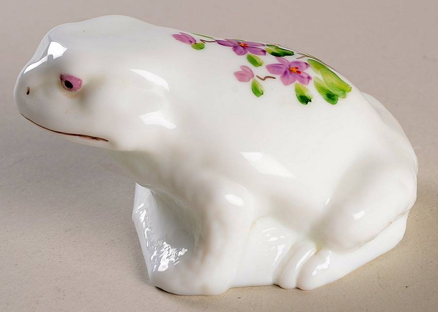 Violets In The Snow Frog Figurine by Fenton-1