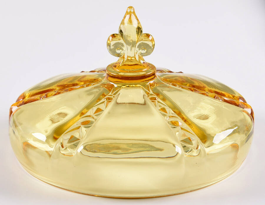 Crown Collection (Giftware) Lid for 8" Footed Round Covered Bowl by Fostoria-1