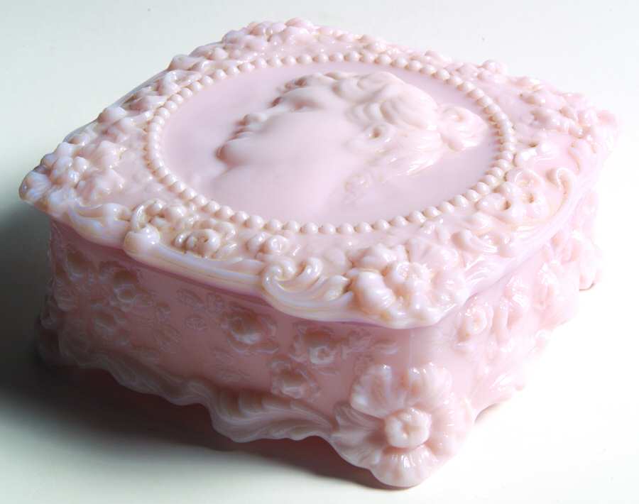 Jenny Lind Peach (Pink) Handkerchief Box with Lid by Fostoria-1