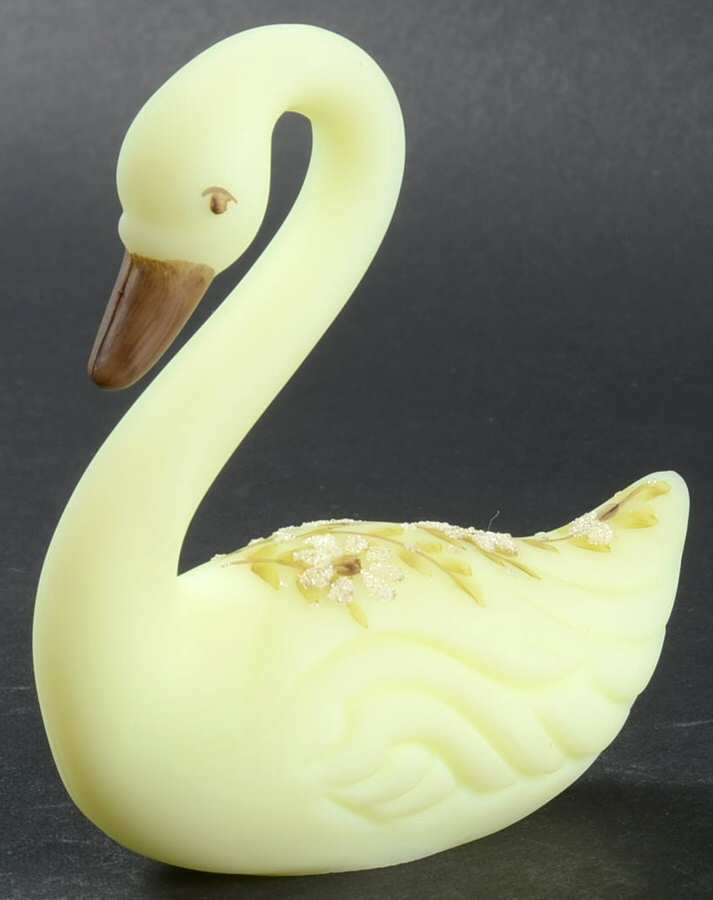 Daisies on Custard Swan by Fenton-1