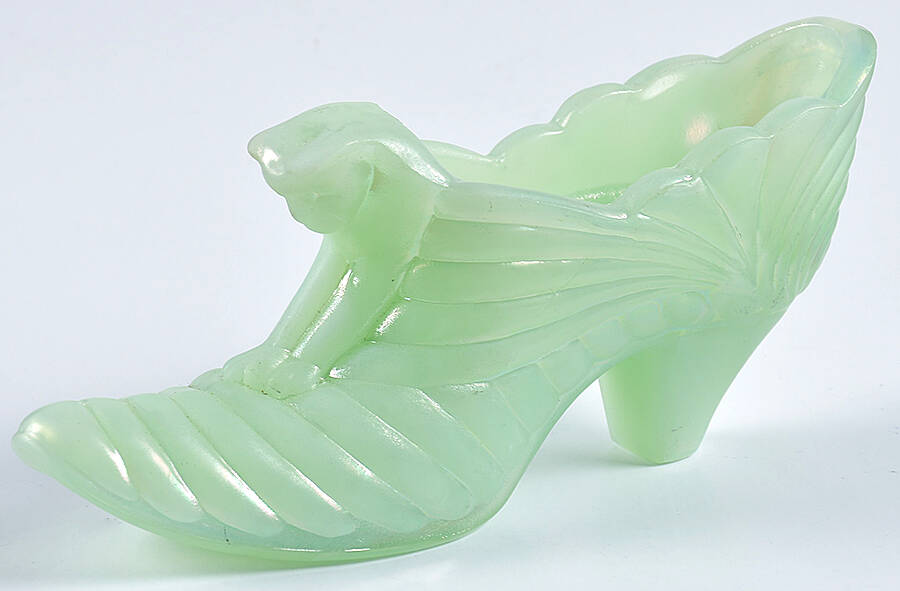 Animals and Figurines (Non Decorated) #1995 Slipper with Kitten by Fenton-1