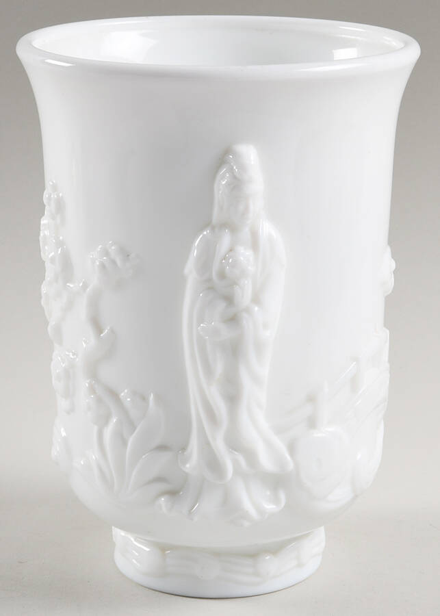 Animals and Figurines (Non Decorated) #8252 Empress Vase by Fenton-1