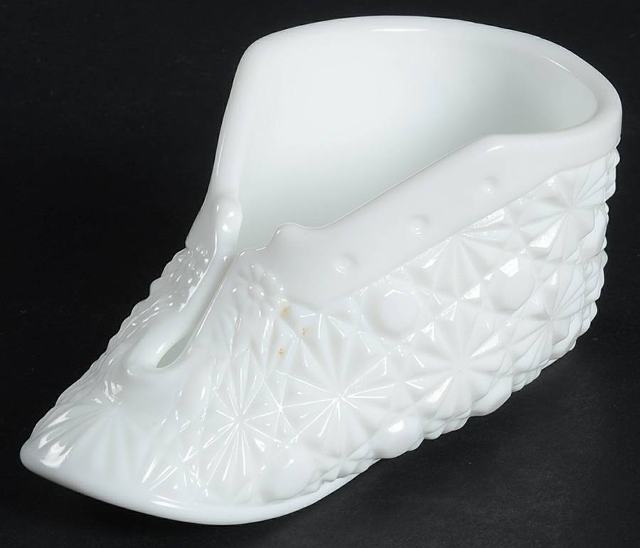 Animals and Figurines (Non Decorated) #1994 Bootie by Fenton-1