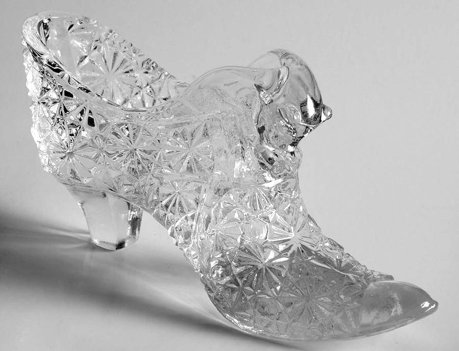 Animals and Figurines (Non Decorated) #1995 Slipper with Kitten by Fenton-1