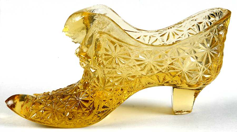 Animals and Figurines (Non Decorated) #1995 Slipper with Kitten by Fenton-1