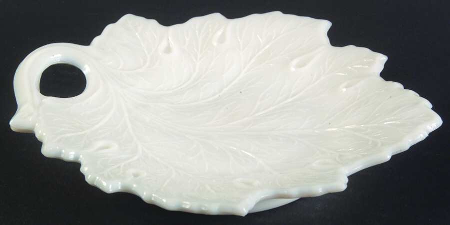 Leaf Milkglass 8" Decorative Plate by Fenton-1