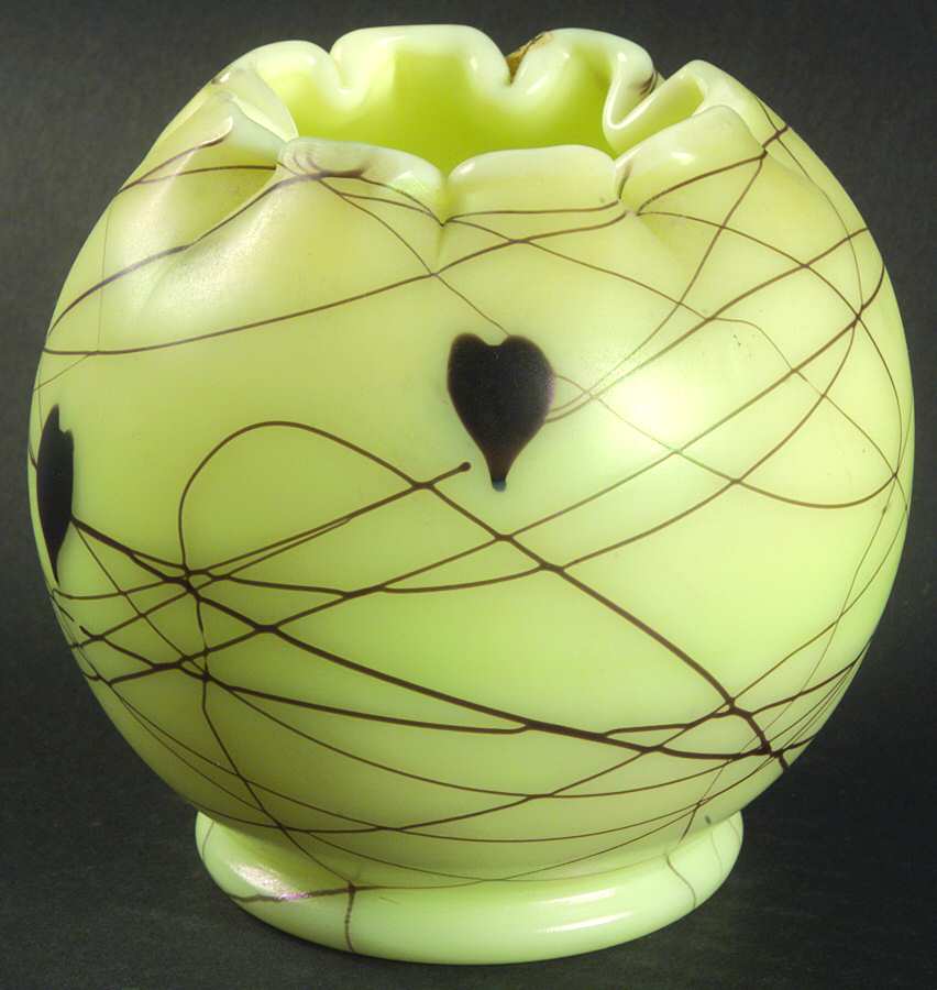 Hanging Heart Custard 5" Rose Bowl by Fenton-1