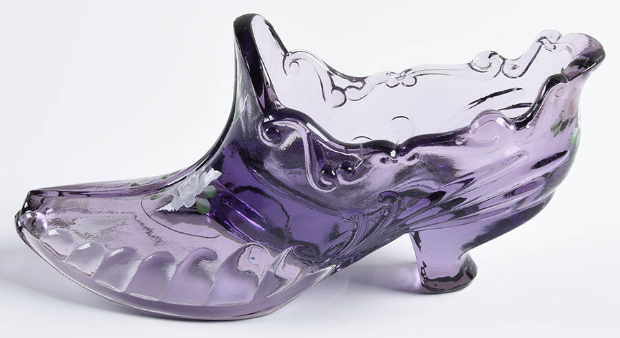 Animals and Figurines (Decorated, Not in Line) #8595 Imperial Slipper by Fenton-1