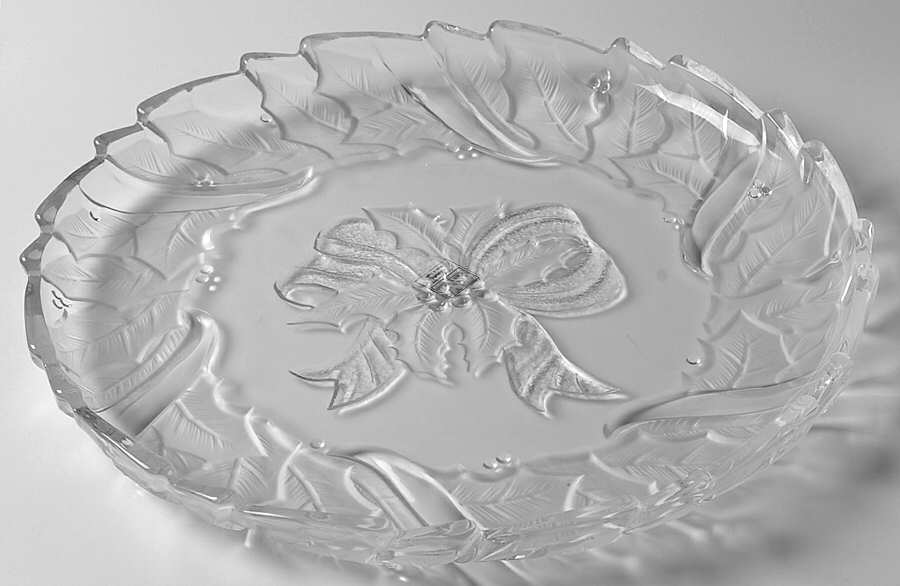 Holly 13" Round Platter by Fifth Avenue-1