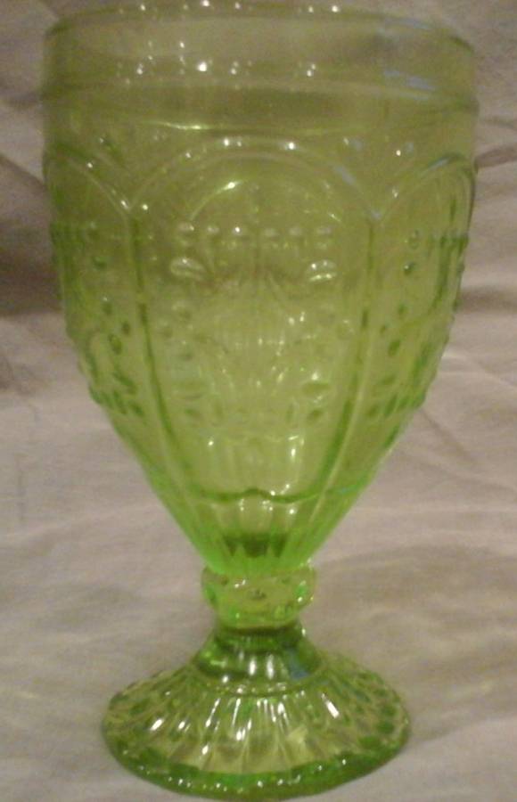 Trestle Green Water Goblet by Fitz & Floyd-1