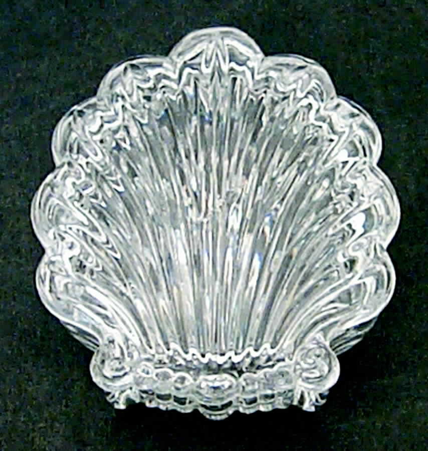Chantilly (Vertical Cuts) 2" Shell Box & Lid by Gorham Crystal-1
