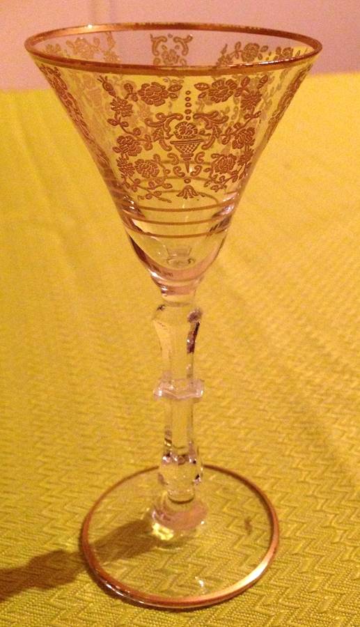 Rose Bud (Gold Trim, Stem 81) Wine Glass by Glastonbury - Lotus-1