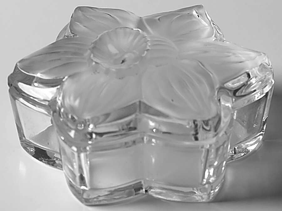 Daffodil Round Box & Lid by Gorham Crystal-1