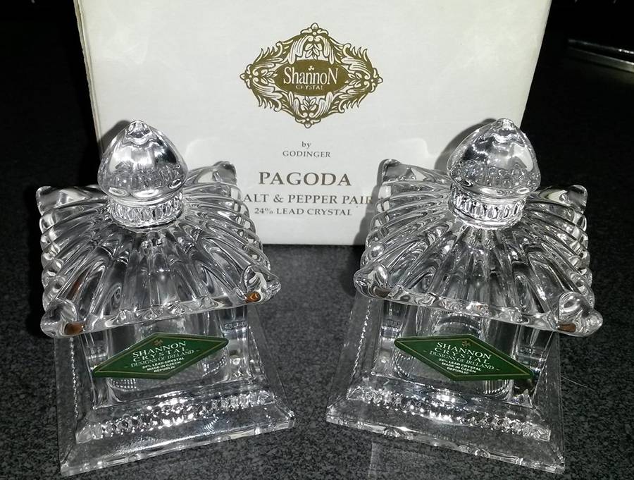 Pagoda Stoppered Shaker Set by Godinger-1
