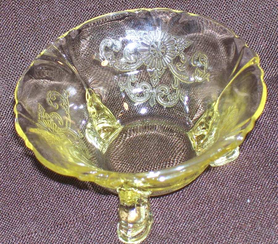 Old Colony Yellow Sahara (Stem 3390) Nut Cup by Heisey-1