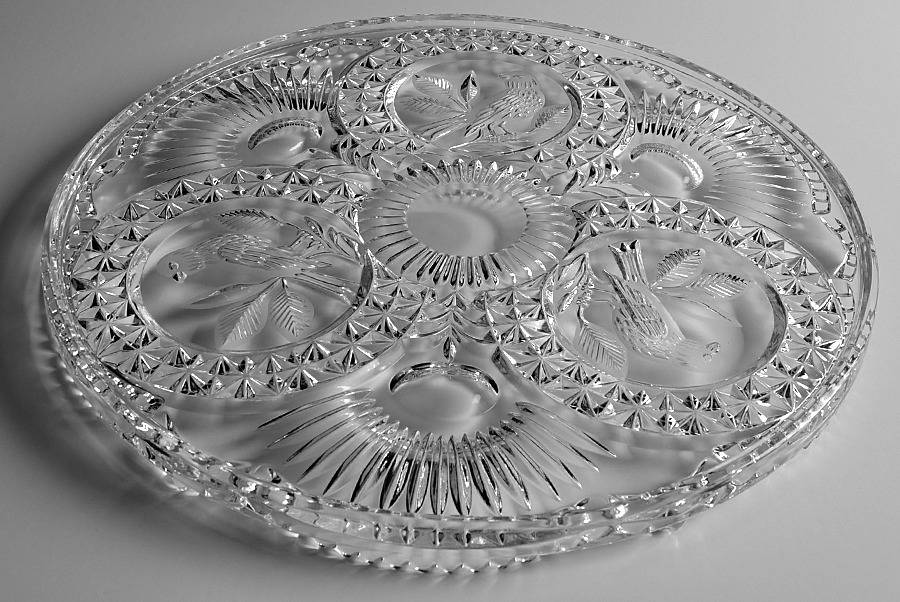 The Byrdes Collection Cake Plate by Hofbauer-1