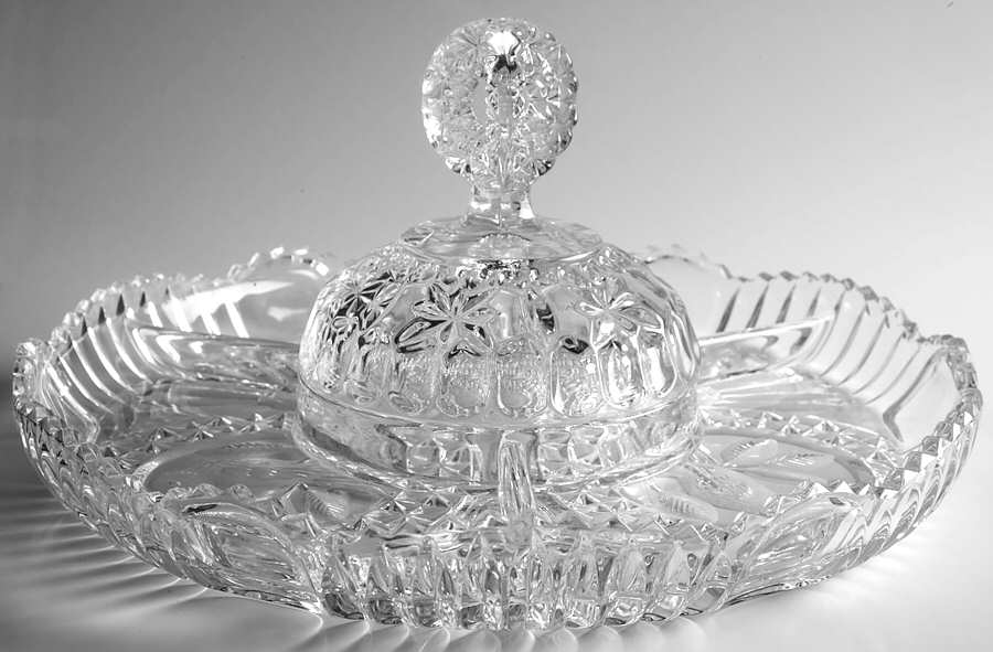 The Byrdes Collection 12" Round 4 Part Relish with Center Lid by Hofbauer-1