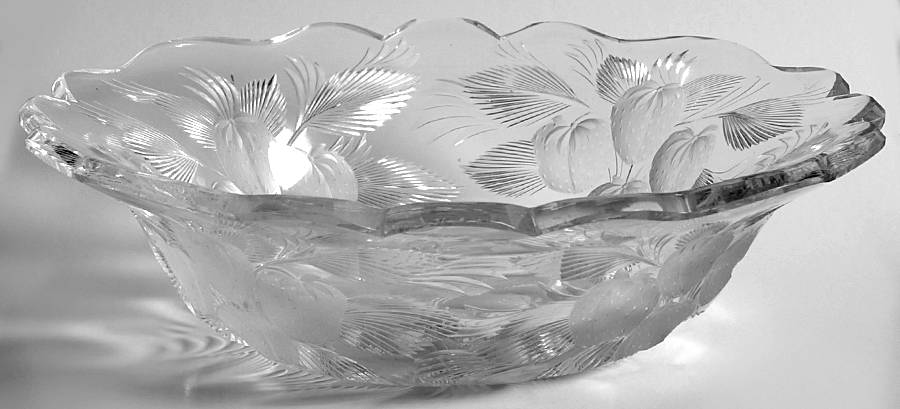Gravic Strawberry 8" Scalloped Bowl by Hawkes-1