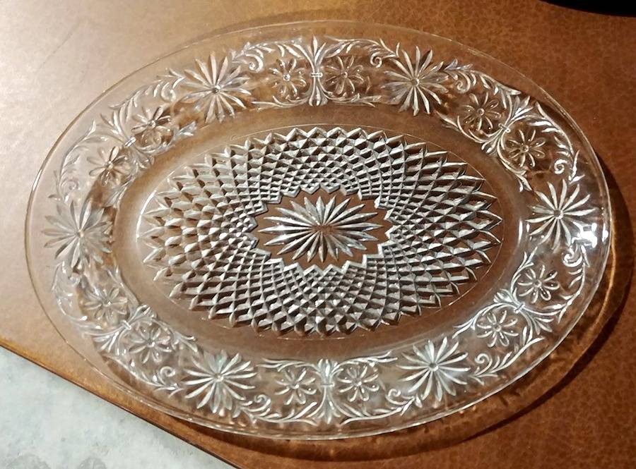 Daisy Clear 10" Oval Platter by Indiana Glass-1