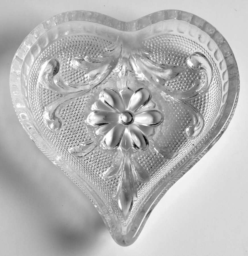 Sandwich Clear Heart Ashtray by Indiana Glass-1