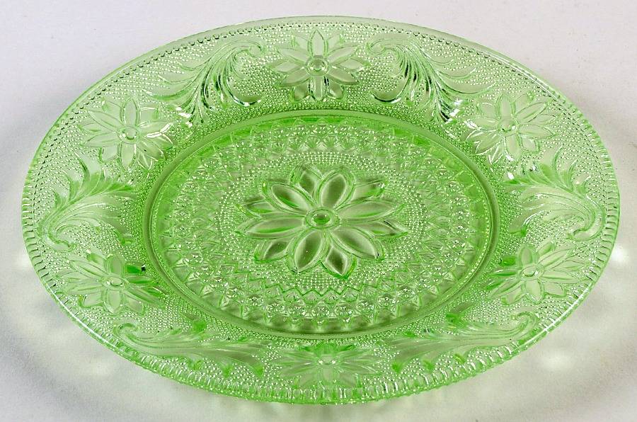 Sandwich Green Luncheon Plate by Indiana Glass-1